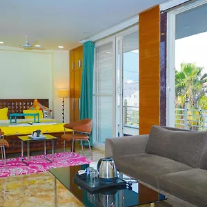 Lime Tree Hotel 32Nd Avenue Nh-8 Gurgaon Near Sector 29- Fully Vaccinated Staff Hotel