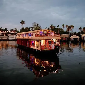 vaishnav-tours.hotels-alappuzha.com/