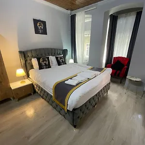 nefti-red-suite.istanbul-turkeyhotels.com/